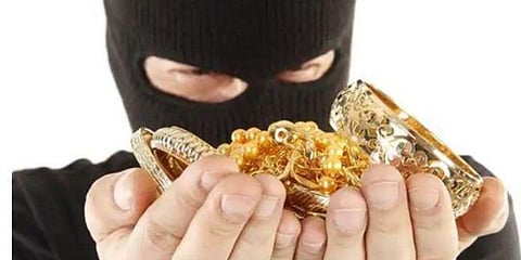 நகராட்சி ஊழியர்கள் போர்வையில் நகை திருட்டு