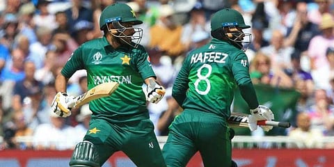 பாகிஸ்தான் அதிரடி பேட்டிங் : இங்கிலாந்துக்கு 349 ரன்கள் இலக்கு