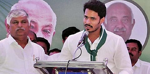 “எந்தநேரமும் தேர்தலுக்கு தயாராக இருங்கள்” - வைரலான குமாரசாமி மகன் பேச்சு