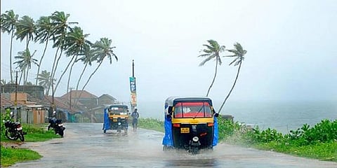 தொடங்குகிறது தென்மேற்கு பருவ மழை: கேரளாவுக்கு ரெட் அலர்ட்!