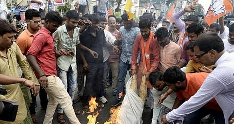 மேற்கு வங்க வன்முறையில் மூவர் பலி... பாஜக இன்று பந்த்..!