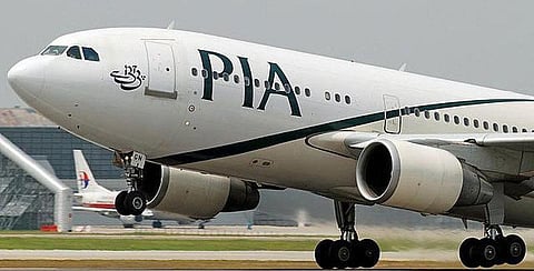 கழிவறை என நினைத்து விமானத்தின் கதவைத் திறந்த பாகிஸ்தான் பெண்!