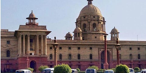 “ஒழுங்கீன புகாரால் 12 வருமான வரித்துறை உயரதிகாரிகள் நீக்கம்” - மத்திய அரசு அதிரடி