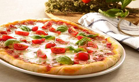 செல்போனுக்கு ‘தடா’... ஜாலியாக பேசினால் பீட்சா இலவசம்