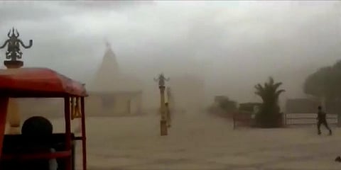 சோமநாதர் கோயிலை மறைத்த புழுதிப்புயல் - வீடியோ காட்சி