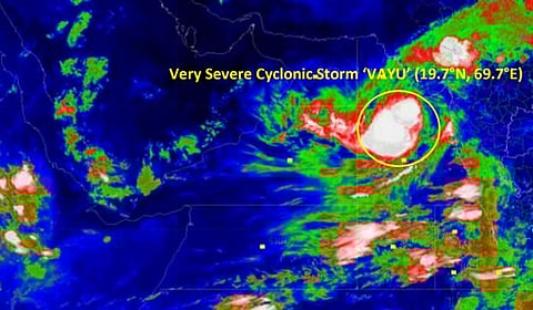 குஜராத்தை மிரட்டும் ‘வாயு’ புயல்.. தயார் நிலையில் அரசு...!