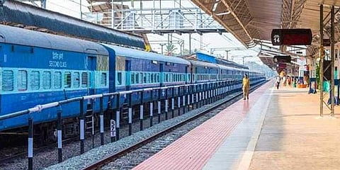 “தமிழில் தகவல் பரிமாறுவதை தவிர்க்கவும்”- தெற்கு ரயில்வேயின் புதிய சர்ச்சை..!