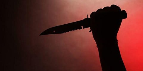 தண்ணீருக்காக சண்டை - பெண்ணை கத்தியால் கிழித்த சபாநாயகரின் ஓட்டுநர்