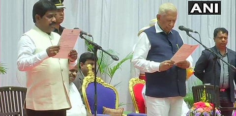 கர்நாடகாவில் சுயேட்சை எம்.எல்.ஏக்கள் அமைச்சர்களாகப் பதவியேற்பு