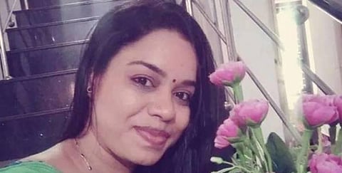 நடுரோட்டில் பெண் காவலர் எரித்துக் கொல்லப்பட்டது ஏன்? பரபரப்பு தகவல்!