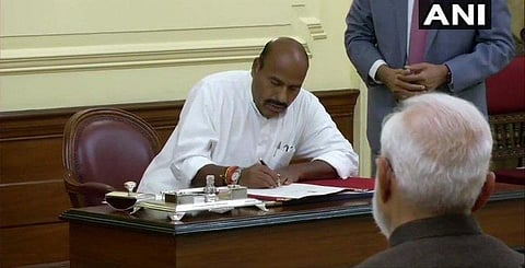 மக்களவை இடைக்கால சபாநாயகர் பதவியேற்பு