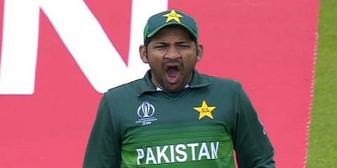 மைதானத்தில் கொட்டாவி விட்ட சர்பராஸ் அகமது : கலாய்க்கும் நெட்டிசன்கள்