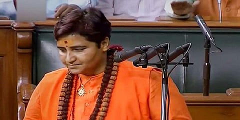 சர்ச்சையான பிரக்யா சிங் தாக்கூரின் பதவிப் பிரமாணம்