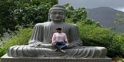 புத்தர் மடியில் அமர்ந்த தஹிரா காஷ்யப் - வலுக்கும் எதிர்ப்பு