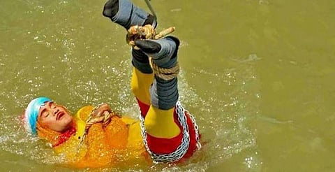 கொல்கத்தாவில் உயிரைப் பறித்தது சாகச மேஜிக்!