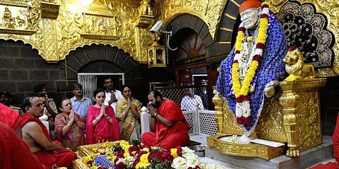 வாரம் ரூ.14 லட்சம் நாணயம்: வங்கிகள் மறுப்பதால் தவிக்கும் ஷீர்டி கோயில் நிர்வாகம்!