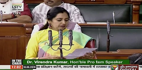 மக்களவையில் தமிழக எம்.பிக்கள் தமிழில் பதவியேற்பு