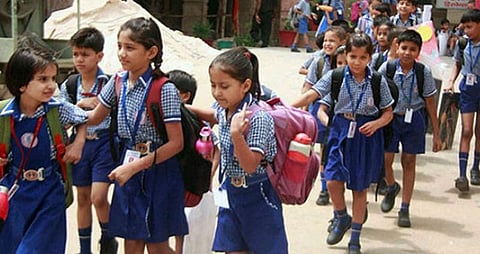 “தண்ணீர் இல்லை.. அரை நாள்தான் பள்ளி இயங்கும்”- தனியார் பள்ளி அறிவிப்பு