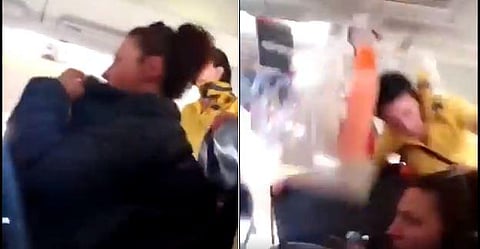 நடுவானில் நிலைகுலைந்த விமானம் : 10 பயணிகள் காயம்