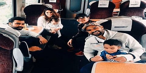 20 நாள் கட்டுப்பாடு முடிவுக்கு வந்தது ! குடும்பத்தினருடன் நேரத்தை செலவிடும் இந்திய கிரிக்கெட் வீரர்கள் !