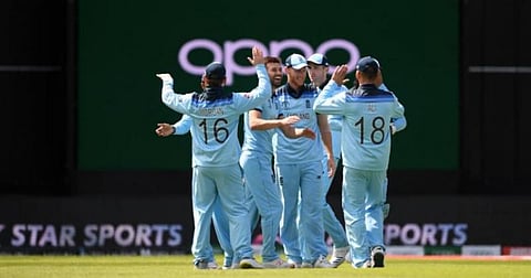 ஆர்ச்சர், மார்க் வுட் மிரட்டல் - 232 ரன்களில் சேர்த்த இலங்கை