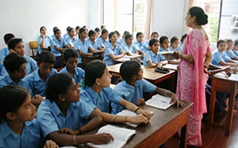 “மாணவர்களின் தற்கொலைகளுக்கு ஆசிரியர்களை பொறுப்பாக்க கூடாது”- உயர்நீதிமன்றம்