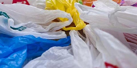 திண்டுக்கல் அருகே 3 டன் பிளாஸ்டிக் பொருட்கள் பறிமுதல்