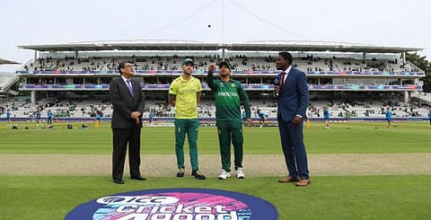 டாஸ் வென்றது பாகிஸ்தான் : தென்னாப்பிரிக்கா பந்துவீச்சு