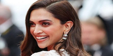 அடையாள அட்டையை கேட்ட அதிகாரி - ஆர்வமாக விளக்கிய தீபிகா படுகோன்