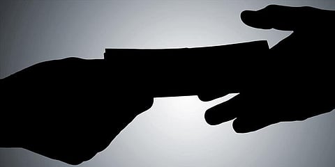 கோவையில் காதல் ஜோடியிடம் பணம் பறித்த காவலர் சஸ்பெண்ட்