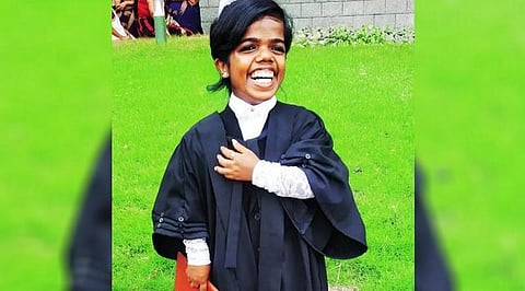 3.5 அடிதான் உயரம் - முழுத் திறமையை காட்டி வாழ்க்கையில் சாதித்த பிரமிதா