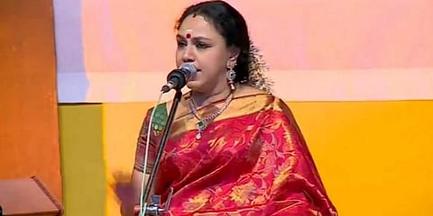 சர்ச்சையில் சிக்கிய பாடகி சுதா ரகுநாதன் வீட்டு திருமணம்