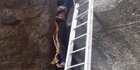 மறு வாழ்வு மையத்தில் இருந்து தப்பித்து பாறைக்குள் சிக்கிய இளைஞர் !