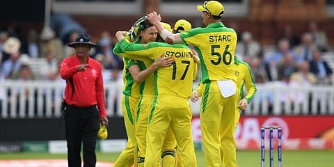 221 ரன்களில் சுருண்டது இங்கிலாந்து : ஆஸ்திரேலியா அபார வெற்றி