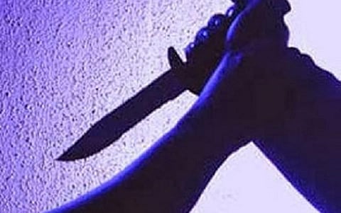 “என் மாமா குறித்து நீங்கள்தான் தகவல் சொன்னீங்க”- 3 பேரை கத்தியால் வெட்டிய மைத்துனர்..!