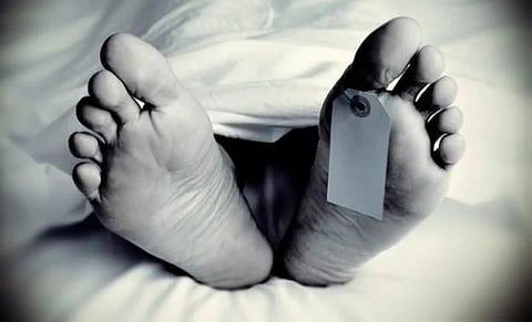 இறந்த மனிதருக்கு எக்ஸ்ரே... மருத்துவமனையின் அலட்சியம்..!