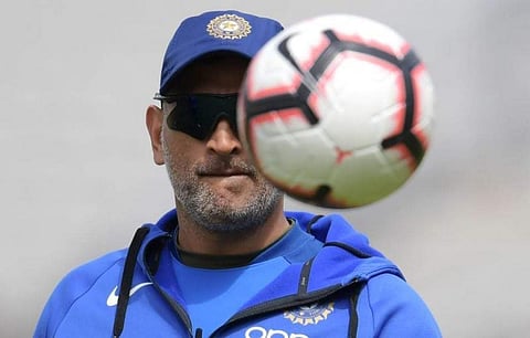 தோனி எனும் மிகப்பெரிய கண்ணாடி பிம்பம் உடைபடுகிறதா ?