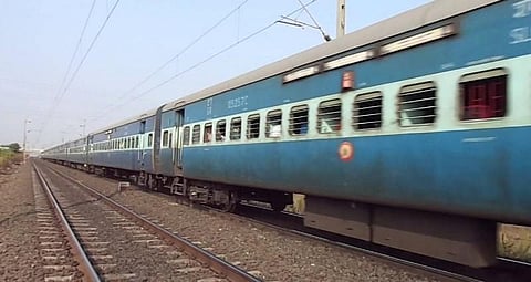 தீபாவளி ரயில் டிக்கெட் முன்பதிவு.. தொடங்கிய சில நிமிடங்களிலேயே காலி..!