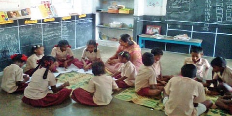 சர்ச்சைக்குரிய பாடப்பகுதிகளை நீக்க பள்ளிக் கல்வித்துறை உத்தரவு