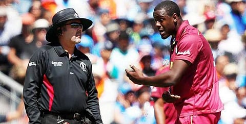 நடுவருடன் வாக்குவாதம்: பிராத்வெயிட்டுக்கு அபராதம்!