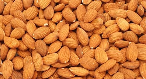 நொறுக்கு தீனிகளுக்கு பதில் பாதாம், பிஸ்தா - மத்திய சுகாதாரத் துறை அறிவிப்பு