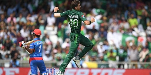 முதல் டீன்-ஏஜ் வீரராக 4 விக்கெட் வீழ்த்தி ஷஹீன் ஷா அசத்தல்