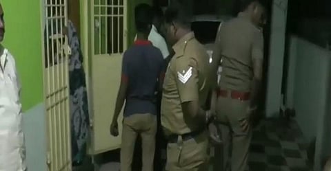 திமுக பிரமுகர் வீட்டின் மீது பெட்ரோல் குண்டு வீச்சு