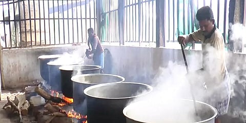 கோடிகள் குவியும் மொய் விருந்து விழா தொடங்கியது !