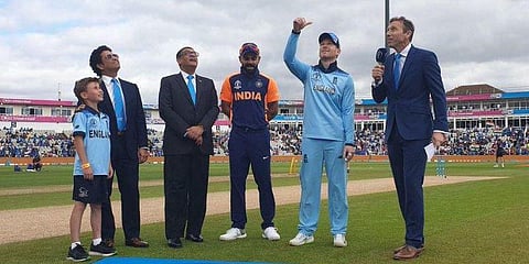 டாஸ் வென்றது இங்கிலாந்து : இந்தியா முதல் பவுலிங்