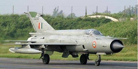 கோவை அருகே விமான பெட்ரோல் டேங்க் விழுந்து விபத்து