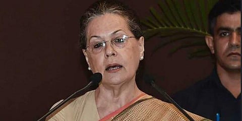 ரயில்வேத் துறை தனியார் மயமாக்கல் ஏன் ? - சோனியா காந்தி கேள்வி