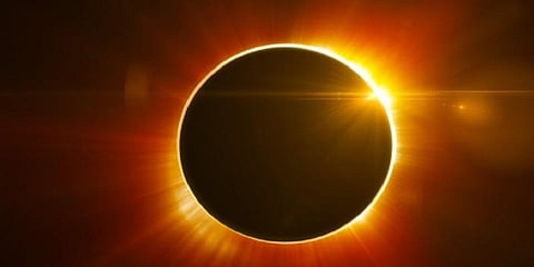 இன்று இரவு தொடங்குகிறது முழு சூரிய கிரகணம்!
