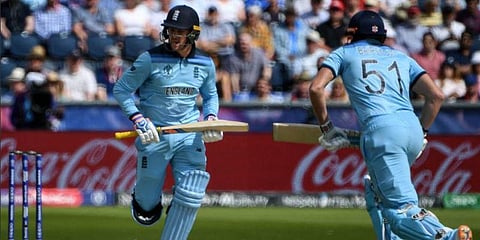 இங்கிலாந்து அணி முதல் பேட்டிங் - 300 ரன்களை கடக்க திட்டம் ?