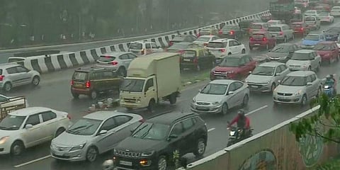 மும்பையில் குறைந்த மழைப்பொழிவு : மெல்ல திரும்பும் இயல்பு வாழ்க்கை